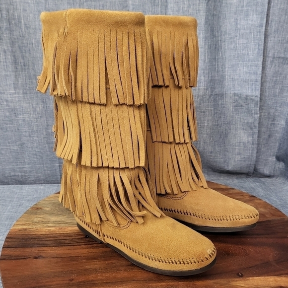 BOHO Classic Minnetonka 3-Layer Fringe Moccasin Boot Tan Size 5 - Picture 1 of 16
